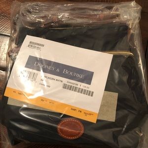 Dooney & Bourke crossbody Navy NWT
